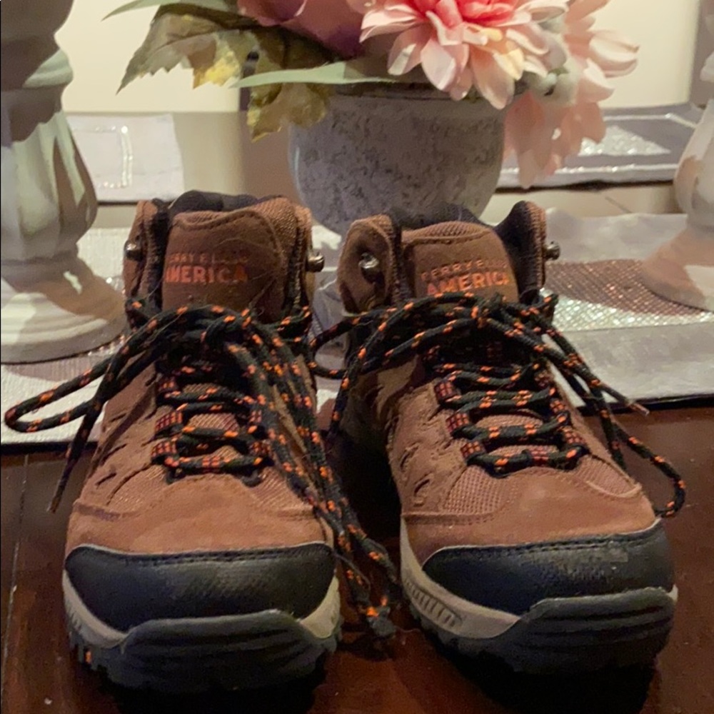 Boys hiking boots
